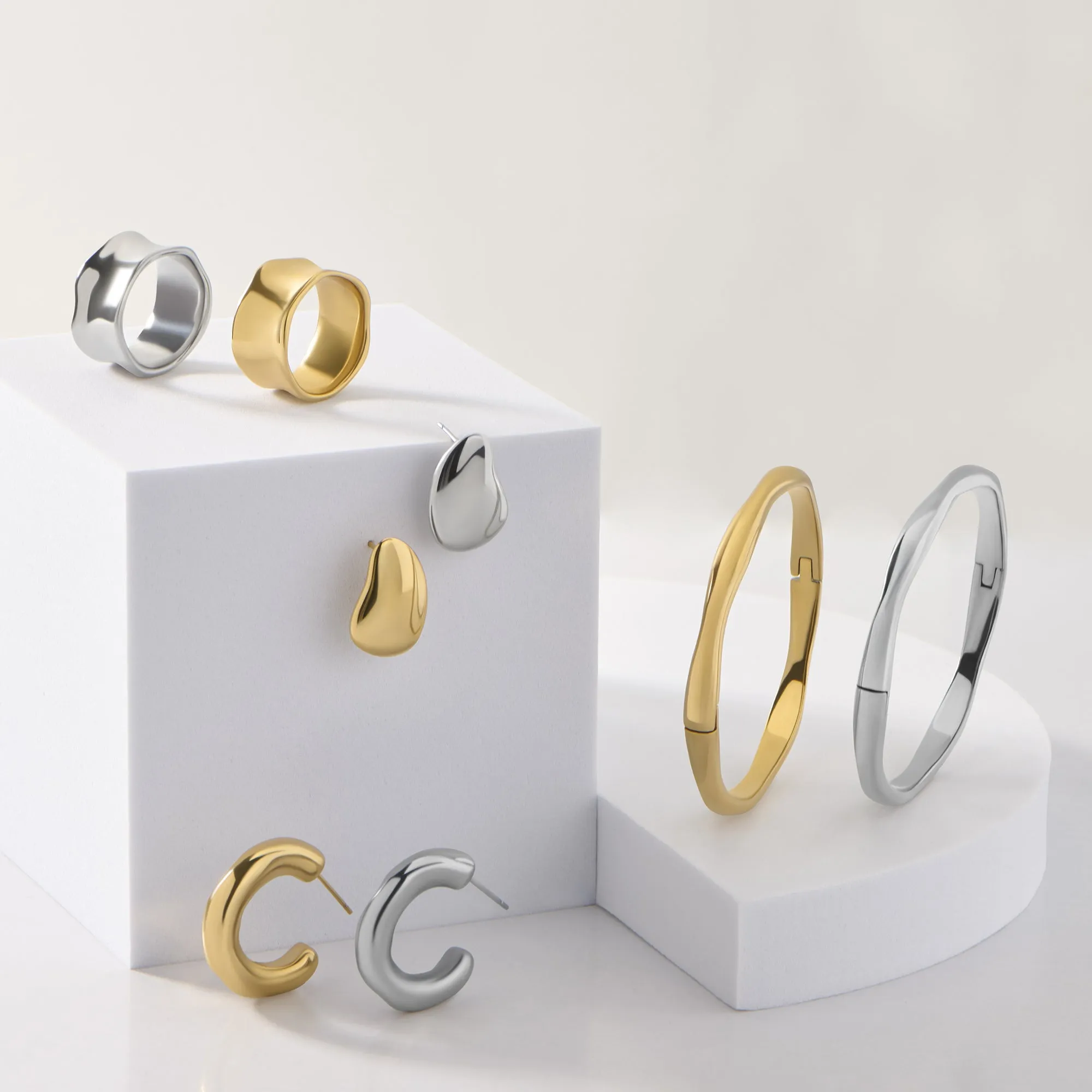 Raya Hoop Earrings